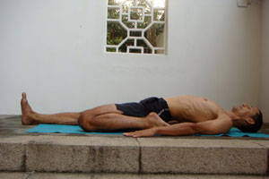 half hero yoga pose