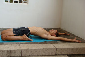 hero pose (virasana)