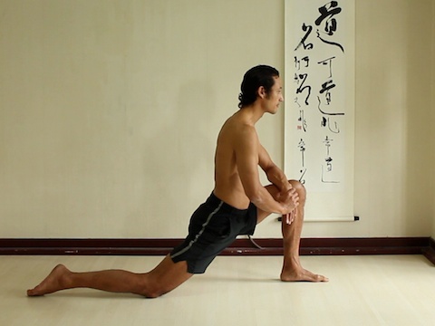 high lunge yoga hip stretch